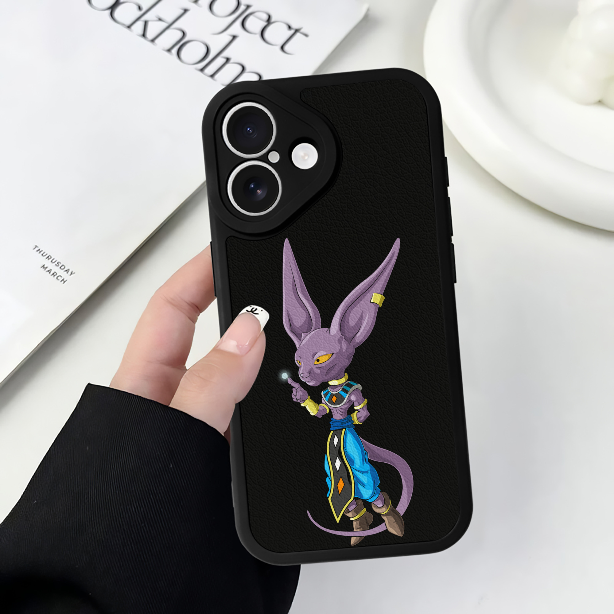 （画像用） ドラゴンボール ビルス 破壊神ビルス DRAGON BALL Beerus Birusu 【iPhone 16シリーズ対応】シリコンスマホケース（レザー調） 材質：シリコン